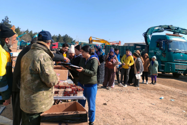 Ankara'daki AK Partili belediyelerden deprem seferberliği